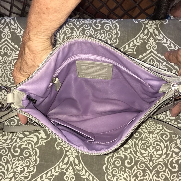 ππΈπ EUC Coach Crossbody Grey and White with Lilac Lining - Picture 4 of 5